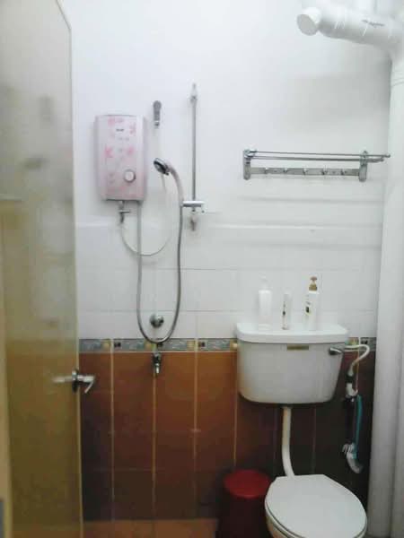 Pangsapuri untuk Dijual di Putri Ria Apartment - Kim . - Bathroom - PropertyGuru.com.my