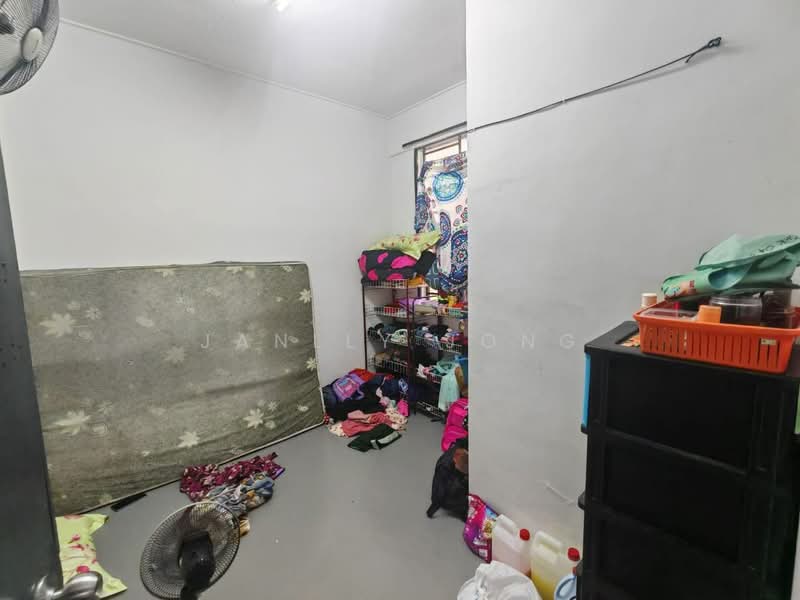 Rumah Flat untuk Dijual di Taman Seri Orkid - Janlly Jong - Bedroom - PropertyGuru.com.my