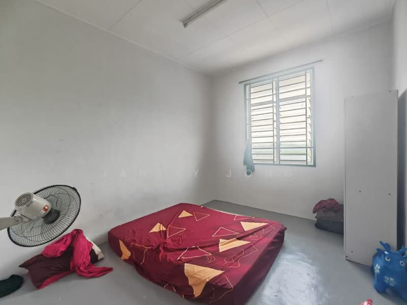 Rumah Flat untuk Dijual di Taman Seri Orkid - Janlly Jong - Bedroom - PropertyGuru.com.my
