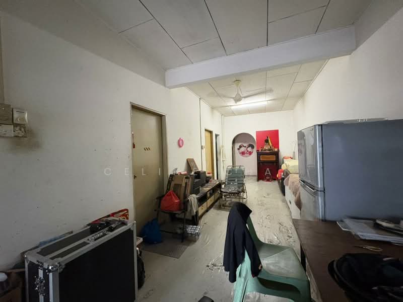 Rumah Teres 1 Tingkat untuk Dijual di Taman Mewah (Yong Peng) - Celine Chai - Living Room - PropertyGuru.com.my