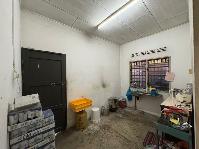 Rumah Teres 1 Tingkat untuk Dijual di Taman Mewah (Yong Peng) - Celine Chai - Kitchen - PropertyGuru.com.my