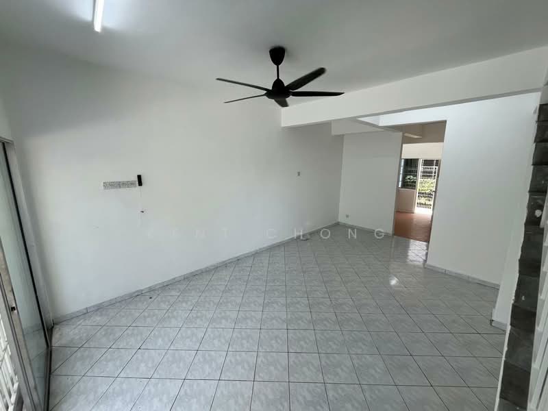 Rumah Teres 2 Tingkat untuk Dijual di Bandar Rinching (Semenyih) - Kent Chong - Living Room - PropertyGuru.com.my