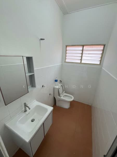 Rumah Teres 2 Tingkat untuk Dijual di Bandar Rinching (Semenyih) - Kent Chong - Bathroom - PropertyGuru.com.my