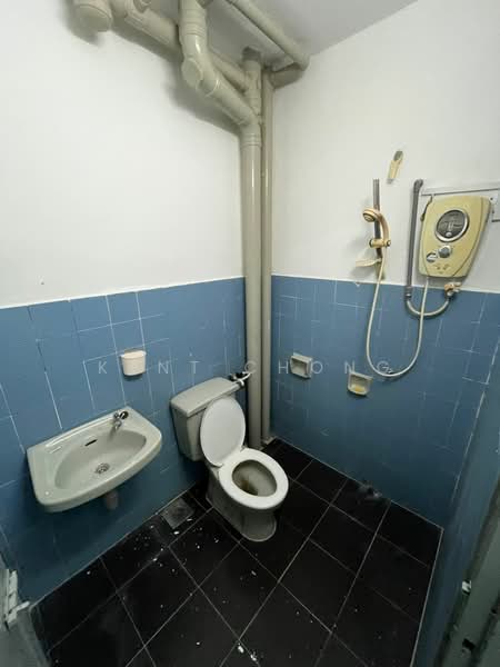Kondominium untuk Dijual di Miharja Condominium - Kent Chong - Bathroom - PropertyGuru.com.my