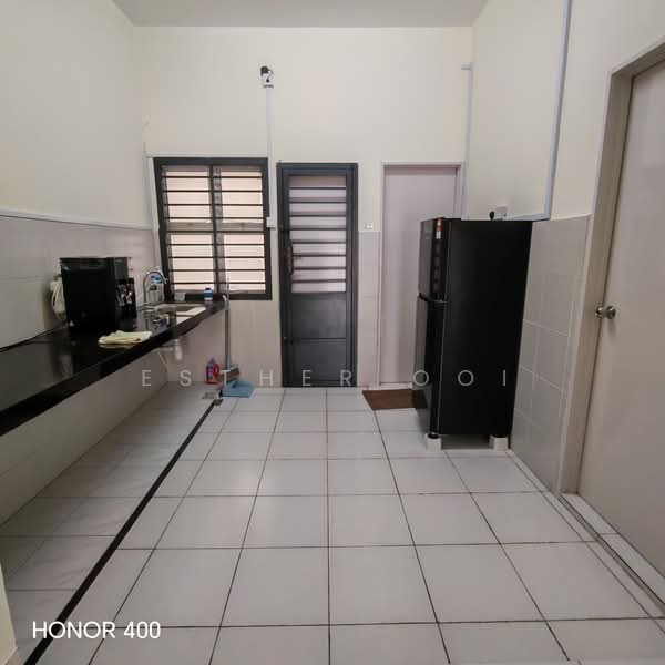 2-storey Terraced House for Rent in Gelang Patah (Johor) - Esther Ooi - Kitchen - PropertyGuru.com.my