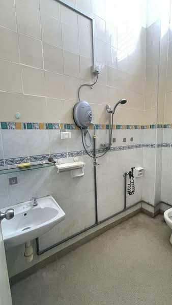 Rumah Teres 2 Tingkat untuk Disewa di Taman Setia Indah (Tebrau) - Shawn Law - Bathroom - PropertyGuru.com.my