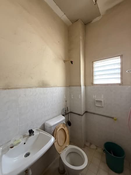 2-storey Terraced House for Sale in Johor Bahru (Johor) - Michelle He - Bathroom - PropertyGuru.com.my