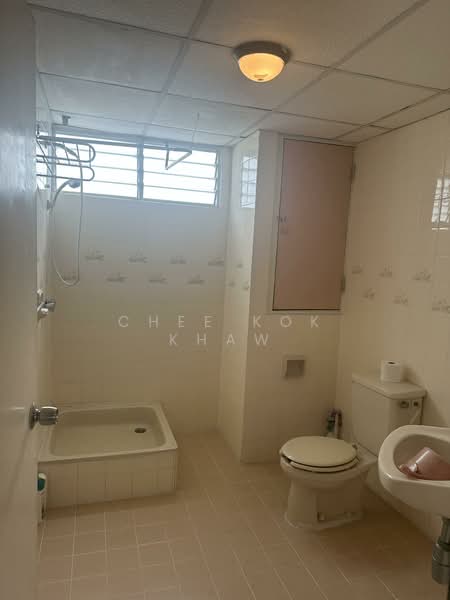 Kondominium untuk Dijual di Leisure Bay Condominium - Chee Kok Khaw - PropertyGuru.com.my