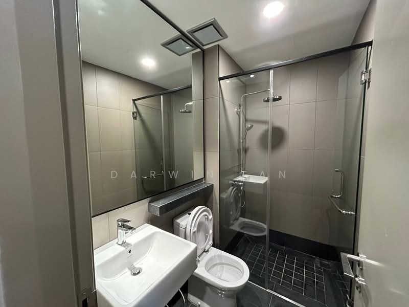 Servis Apartment untuk Disewa di Bloomsvale Menara Vista Petaling - Darwin Tan - Bathroom - PropertyGuru.com.my