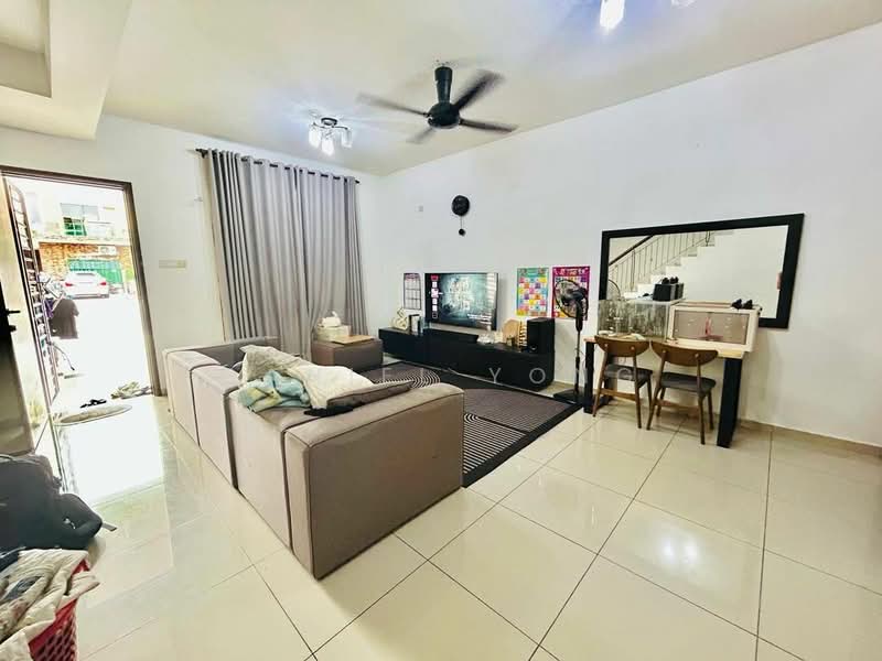 Rumah Teres 2 Tingkat untuk Dijual di Bandar Seri Alam (Masai) - Daniel Yong - Living Room - PropertyGuru.com.my