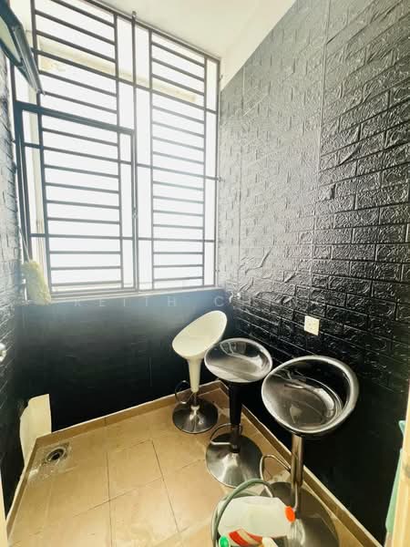 Servis Apartment untuk Dijual di D'Summit Residences - Keith Ching - Balcony - PropertyGuru.com.my