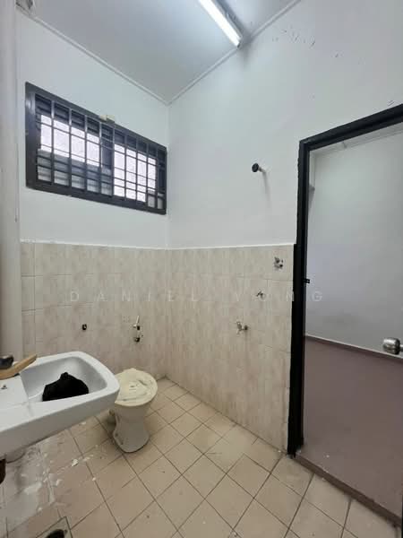 Rumah Teres 2 Tingkat untuk Dijual di Kota Tinggi (Johor) - Daniel Yong - Bathroom - PropertyGuru.com.my