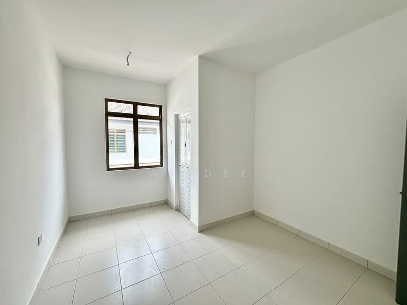Rumah Teres 2 Tingkat untuk Dijual di Taman Mutiara Gading (Batu Pahat) - WK Dee - PropertyGuru.com.my