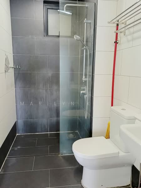 Servis Apartment untuk Disewa di Univ 360 Place - Marilyn Khor - Bathroom - PropertyGuru.com.my