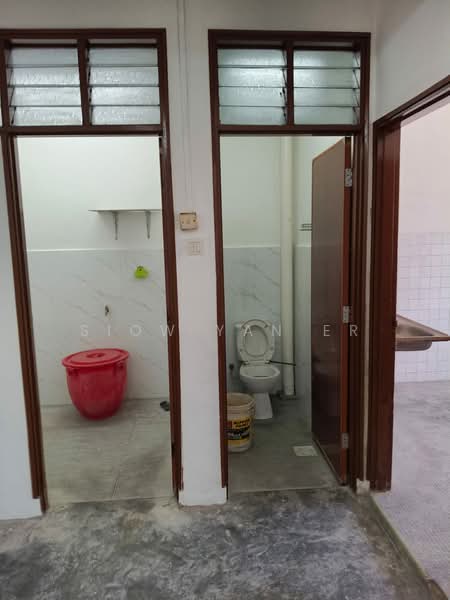 Kedai untuk Disewa di Taman Johor Jaya (Johor Bahru) - Siow Yan Er - Bathroom - PropertyGuru.com.my