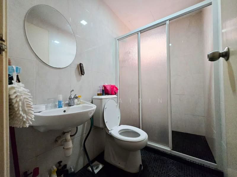 Servis Apartment untuk Dijual di Connaught Avenue - M.J Zairin - Bathroom - PropertyGuru.com.my