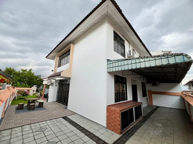 Semi-Detached House for Sale in Taman Johor Jaya (Johor Bahru) - Agnes . - PropertyGuru.com.my