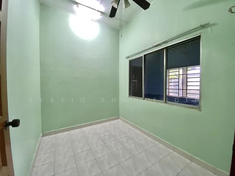 1-storey Terraced House for Sale in Pekan Meru (Kapar) - Syafiq Sharifudin - PropertyGuru.com.my