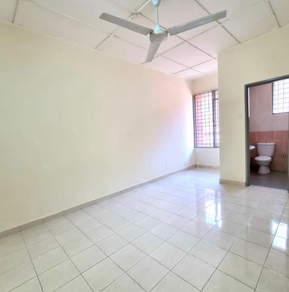 Rumah Teres 2 Tingkat untuk Dijual di Sungai Long (Bandar Sungai Long) - Michelle Tan - Living Room - PropertyGuru.com.my