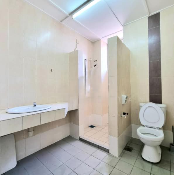 Rumah Teres 2 Tingkat untuk Dijual di Sungai Long (Bandar Sungai Long) - Michelle Tan - Bathroom - PropertyGuru.com.my