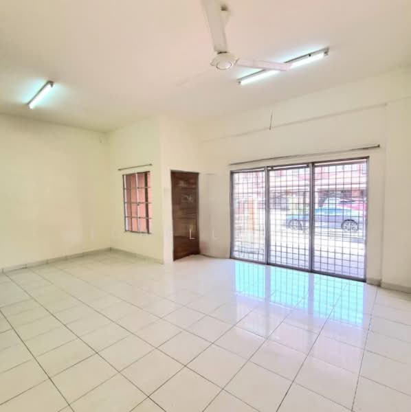 Rumah Teres 2 Tingkat untuk Dijual di Sungai Long (Bandar Sungai Long) - Michelle Tan - Living Room - PropertyGuru.com.my