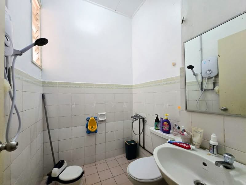 Rumah Teres 2 Tingkat untuk Dijual di Bandar Kinrara (Selangor) - M.J Zairin - Bathroom - PropertyGuru.com.my