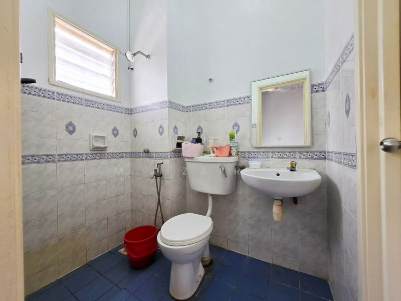 Rumah Teres 2 Tingkat untuk Dijual di Bandar Kinrara (Selangor) - M.J Zairin - Bathroom - PropertyGuru.com.my