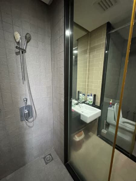 Condominium for Sale at 6 CapSquare - Rina . - Bathroom - PropertyGuru.com.my