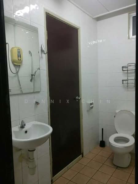 2-storey Terraced House for Sale in Kota Kemuning (Shah Alam) - Dennix Chin - Bathroom - PropertyGuru.com.my