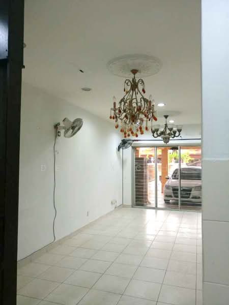 2-storey Terraced House for Sale in Kota Kemuning (Shah Alam) - Dennix Chin - Living Room - PropertyGuru.com.my