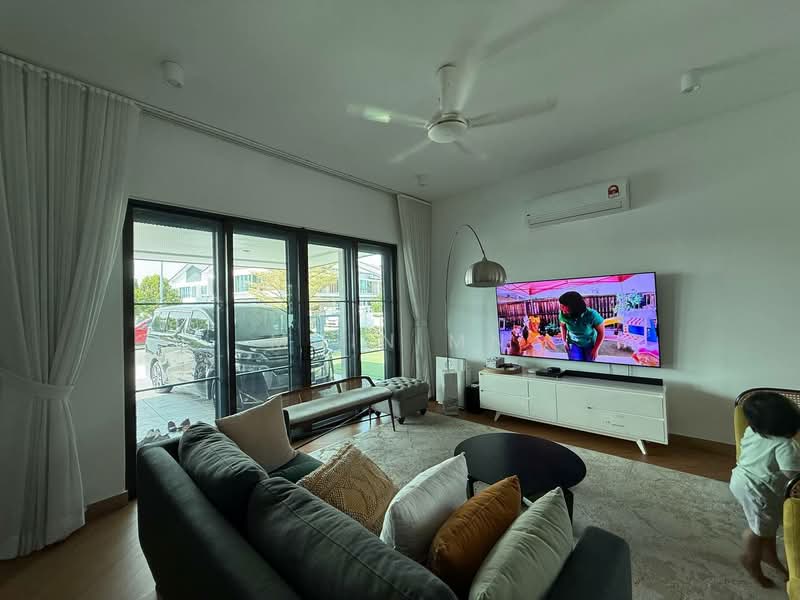Rumah Teres 2 Tingkat untuk Dijual di Bukit Raja (Selangor) - Muin Mn - Living Room - PropertyGuru.com.my