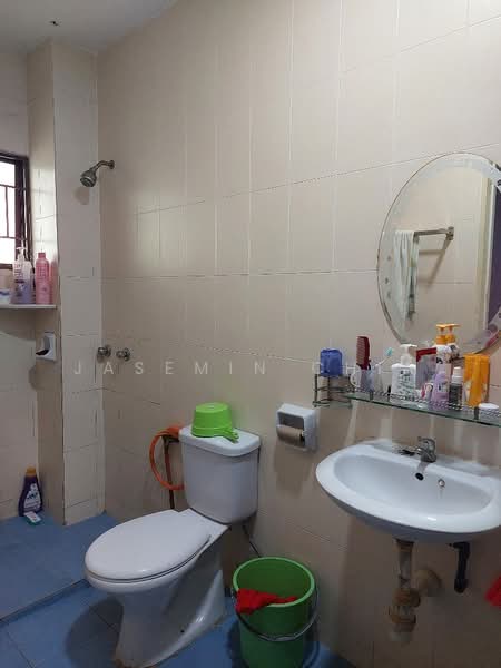 Semi-Detached House for Sale in Jalan Ipoh (Kuala Lumpur) - Jasemin Chia - Bathroom - PropertyGuru.com.my