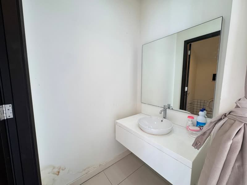 Rumah Teres untuk Disewa di Medini (Iskandar Puteri (Nusajaya)) - Aden Tan - Bathroom - PropertyGuru.com.my