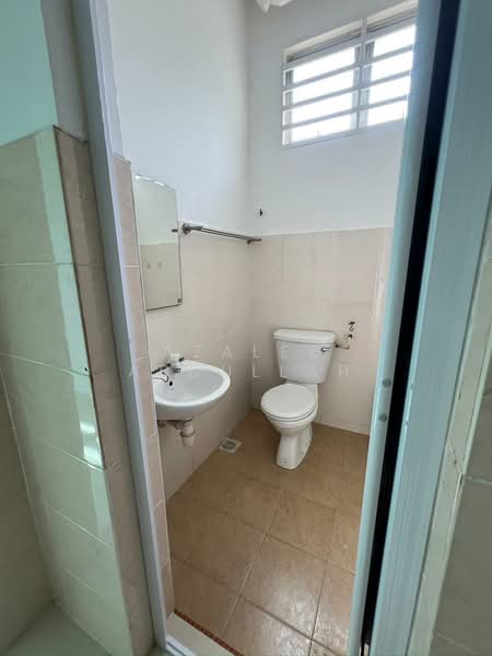 Semi-Detached House for Sale in Kuantan (Pahang) - Azalee Abdullah - Bathroom - PropertyGuru.com.my