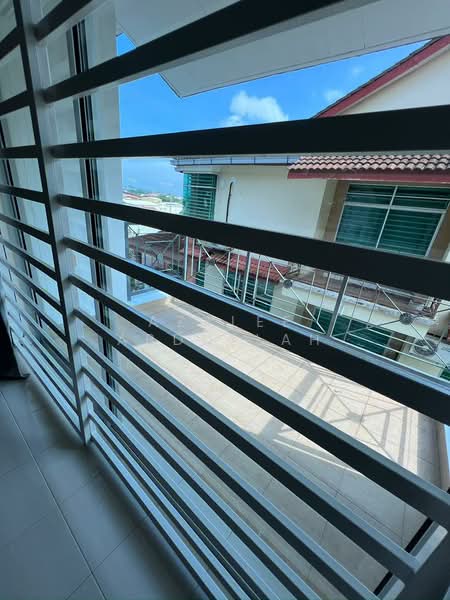 Semi-Detached House for Sale in Kuantan (Pahang) - Azalee Abdullah - Balcony - PropertyGuru.com.my