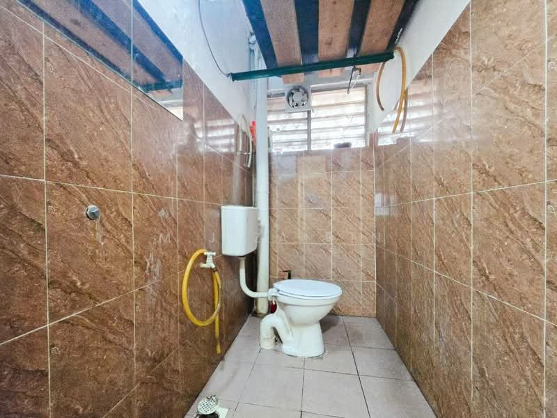 Rumah Flat untuk Dijual di Pandan Indah Flat (Rumah Pangsa 610) - M.J Zairin - Bathroom - PropertyGuru.com.my