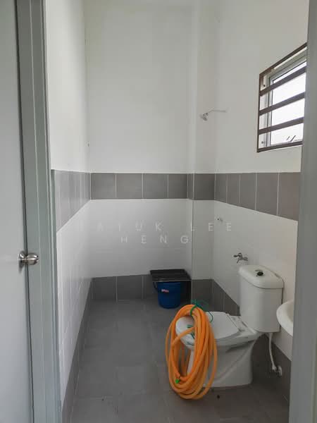 Rumah Berkembar untuk Disewa di Medan Klebang Harmoni (Chemor) - Datuk Lee Heng - Bathroom - PropertyGuru.com.my