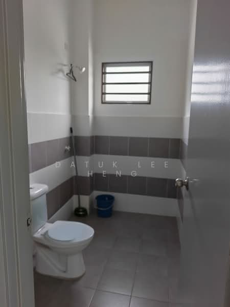 Rumah Berkembar untuk Disewa di Medan Klebang Harmoni (Chemor) - Datuk Lee Heng - Bathroom - PropertyGuru.com.my