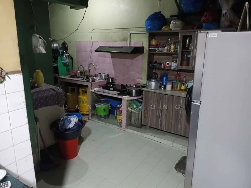 Rumah Teres 1 Tingkat untuk Dijual di Taman Pasir Putih (Pasir Gudang) - Daniel Yong - Kitchen - PropertyGuru.com.my