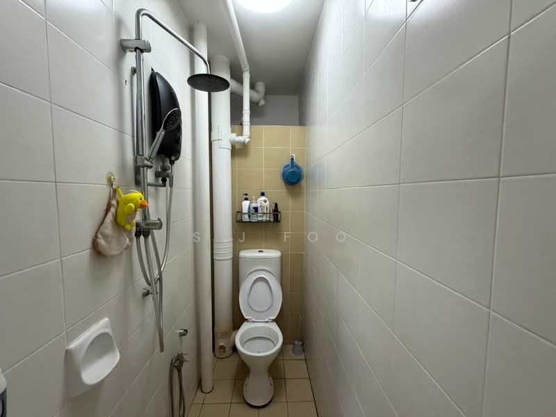 Pangsapuri untuk Dijual di BL Garden - S J Foo - Bathroom - PropertyGuru.com.my