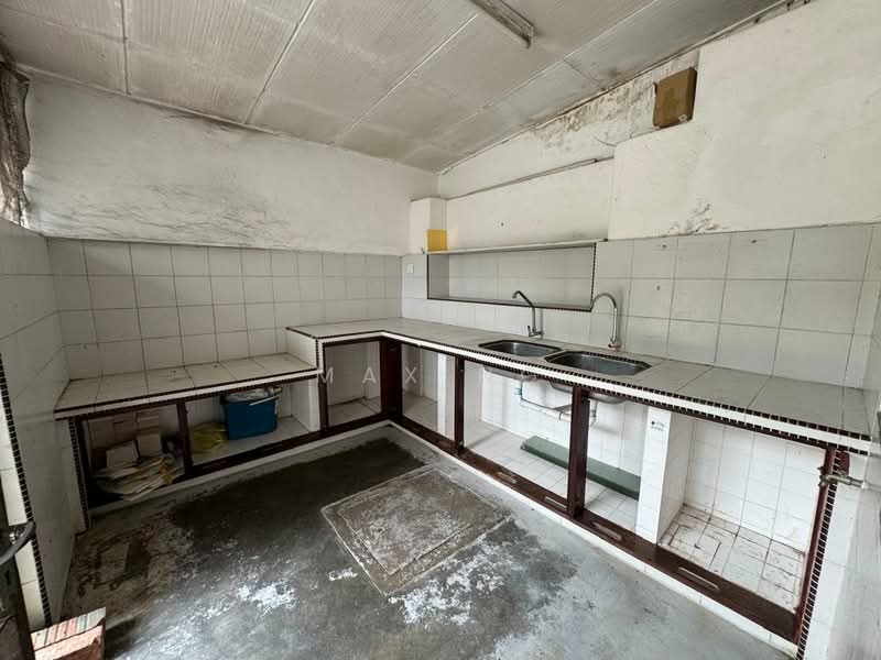 1-storey Terraced House for Sale in Tanjung Bungah (Penang) - Max Ng - Kitchen - PropertyGuru.com.my