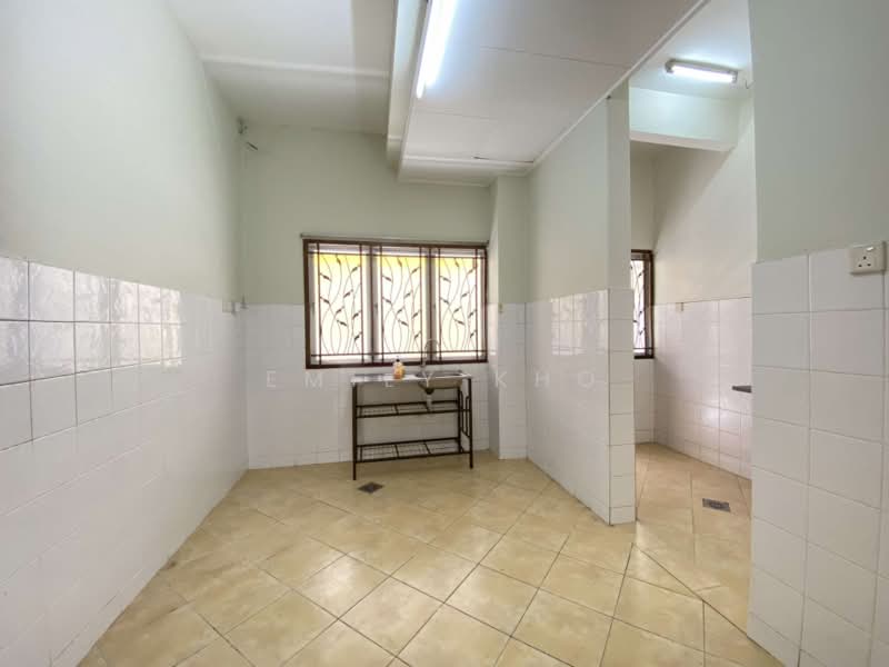 2-storey Terraced House for Sale in Shah Alam (Selangor) - Emily Kho - Kitchen - PropertyGuru.com.my