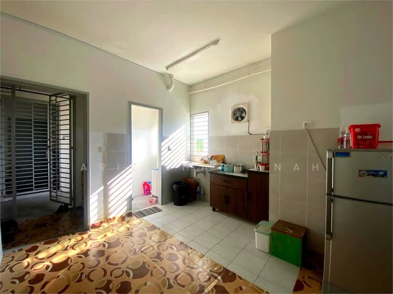 Apartment for Sale at Kemuning Idaman - Sariza Hartanah - Kitchen - PropertyGuru.com.my