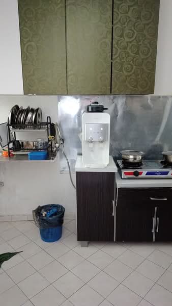 Rumah Flat untuk Dijual di Taman Pulai Utama - Daniel Yong - Kitchen - PropertyGuru.com.my