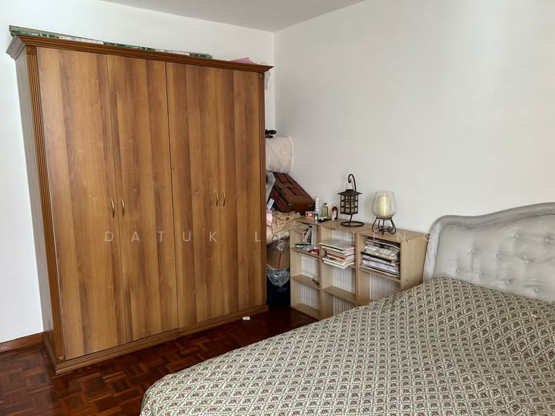 Flat for Sale at Taman Tringkap Puncak - Datuk Lee Heng - Bedroom - PropertyGuru.com.my