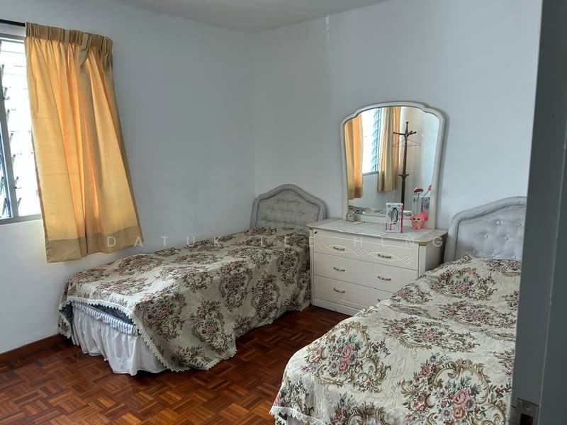 Flat for Sale at Taman Tringkap Puncak - Datuk Lee Heng - Bedroom - PropertyGuru.com.my