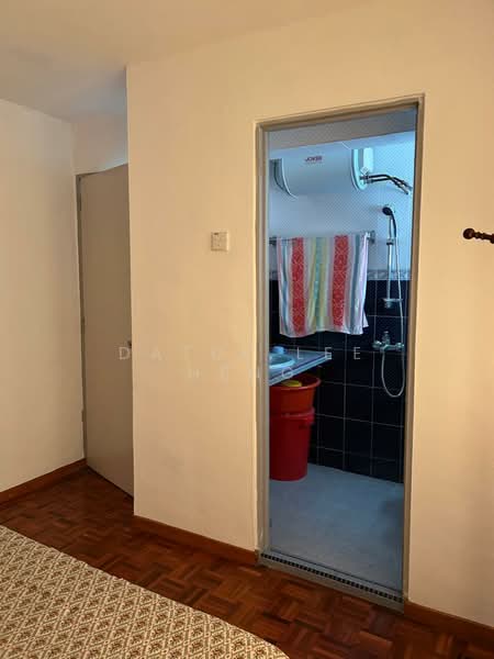 Flat for Sale at Taman Tringkap Puncak - Datuk Lee Heng - Bathroom - PropertyGuru.com.my