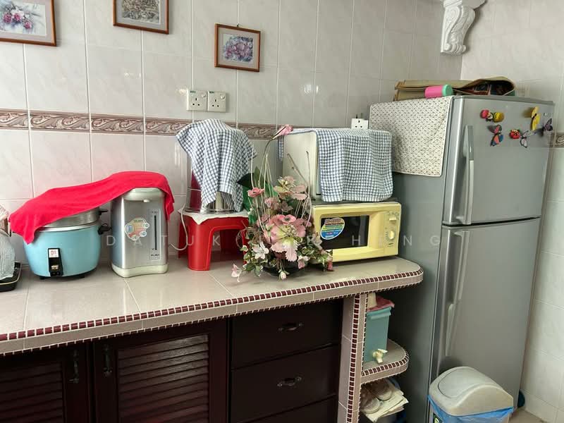 Flat for Sale at Taman Tringkap Puncak - Datuk Lee Heng - Kitchen - PropertyGuru.com.my