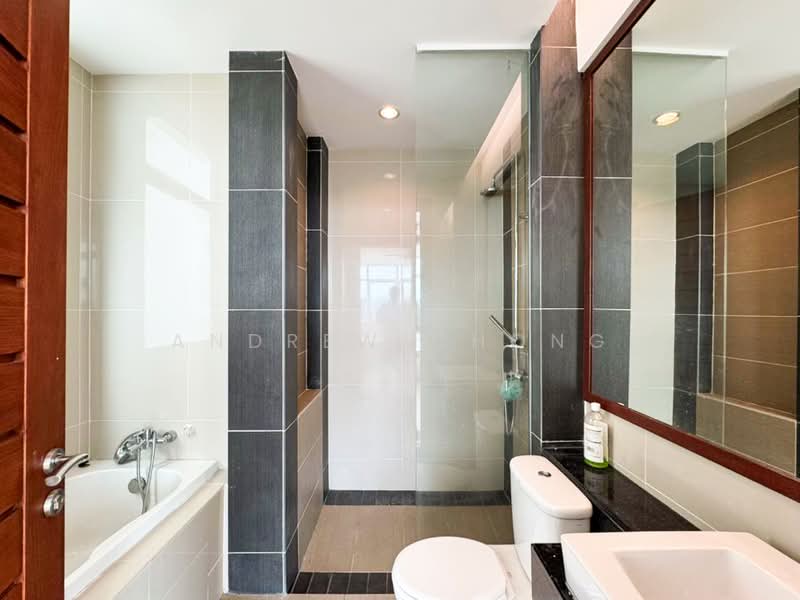 Kondominium untuk Disewa di H Residence (One Ritz Residence / Kelawai View) - Andrew Chong - Bathroom - PropertyGuru.com.my