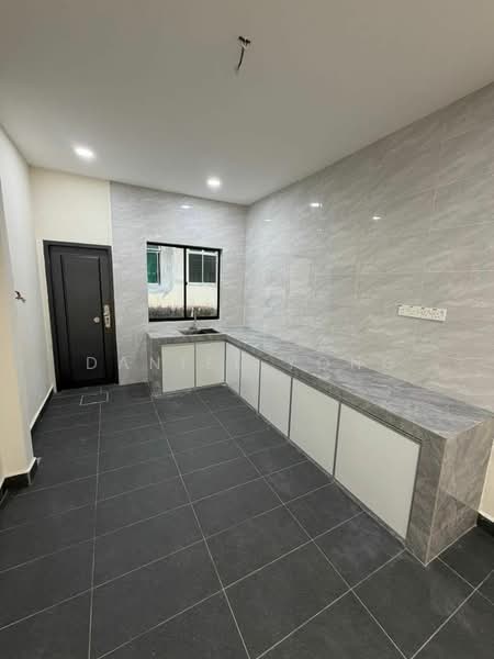 Rumah Teres 1 Tingkat untuk Dijual di Taman Bestari Indah (Ulu Tiram) - Daniel Yong - Kitchen - PropertyGuru.com.my